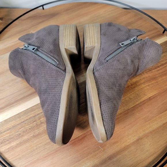 Universal Threads Dylan Faux Suede Ankle Boots Size 6.5 - Picture 10 of 15